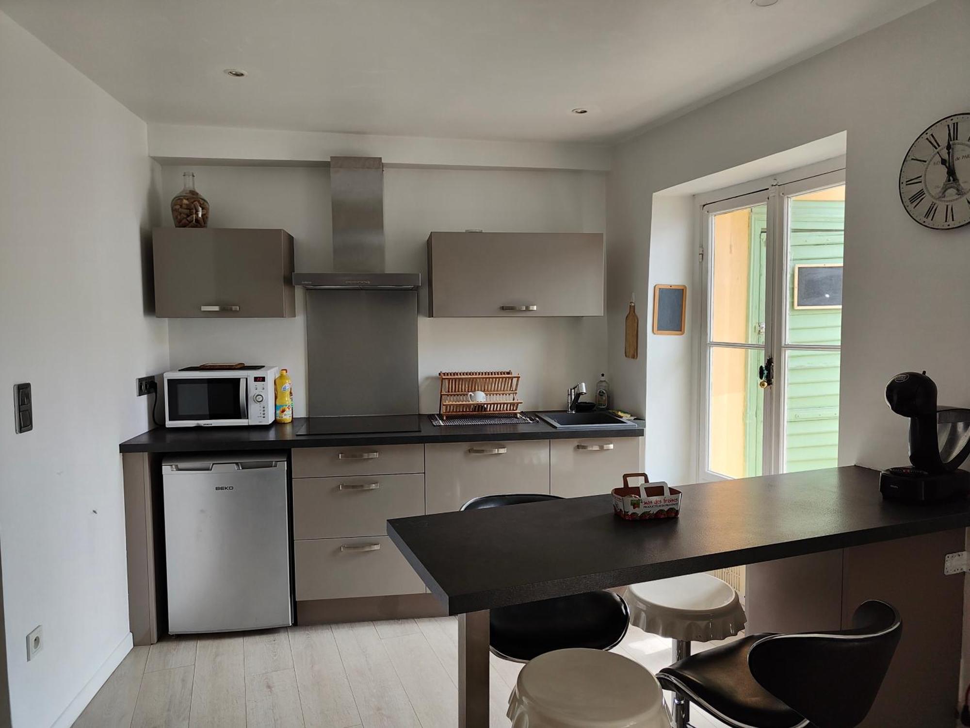 Petit Marais Nicois - 2p En Etage Eleve *